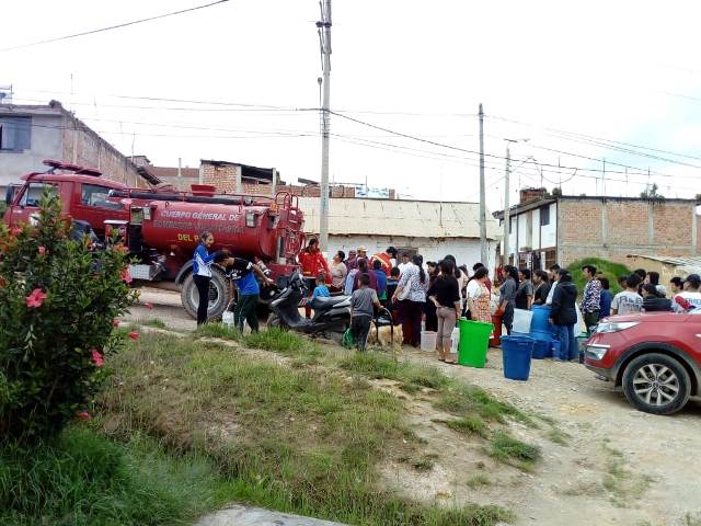 Bomberos de Chachapoyas realizaron tareas de apoyo social por falta de agua en la ciudad